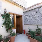 Lucky Luke Stone House