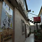 Lucky Luke Stone House *