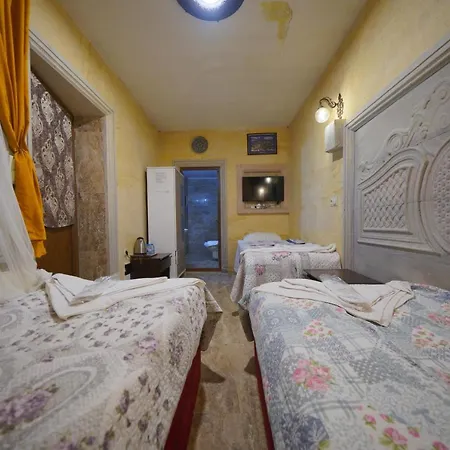 Проживание в семье Lucky Luke Stone House *