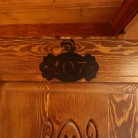 Lucky Luke Stone House *