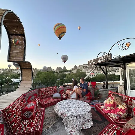 Проживание в семье Lucky Luke Stone House
